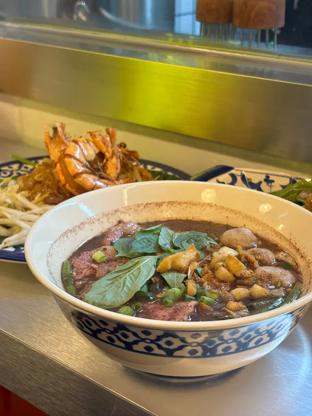 泰式船麵和牛金邊粉