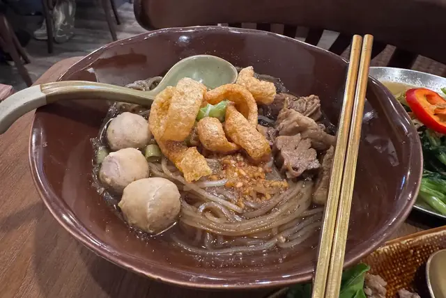 選了金邊粉，麵質超級無敵正，口感滑順，搭配濃郁的湯底，讓人每一口都充滿滿足感！🥢  
這道牛肉船麵的牛腩煮得剛剛好，鮮嫩多汁，絕對是愛牛肉朋友的首選！🍜