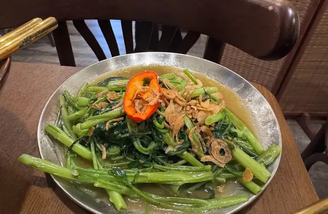 清脆可口，這道菜的通菜煮得剛剛好，保留了原本的鮮甜味！🥬  通菜的營養價值高，是非常健康的選擇，讓人吃得安心又滿足！✨