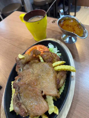 铁板鸳鸯扒，热奶茶
