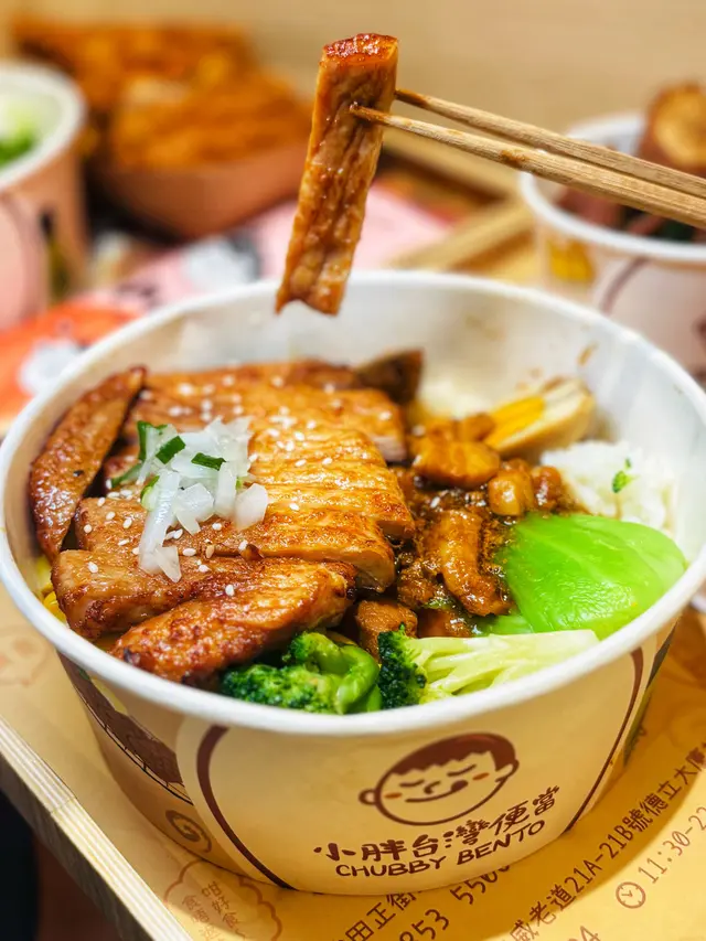 古早味烤豬肉滷肉便當