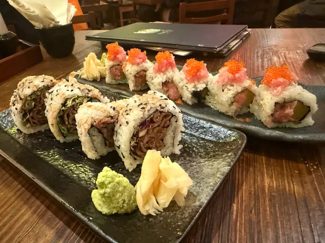 燒牛肉卷  $88
辣吞拿魚腩卷  $98