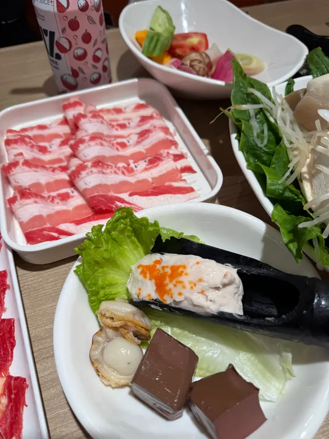 牛腹肌、鴨血、墨魚滑、帆立貝仔