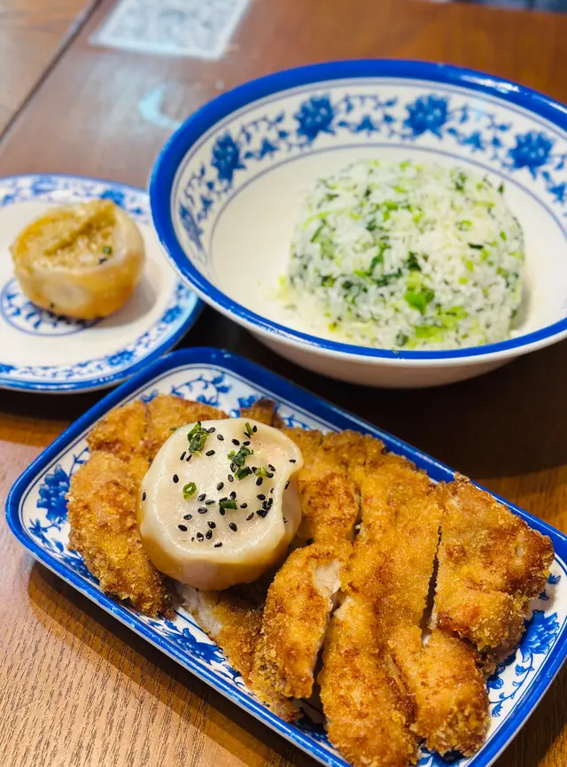 招牌炸豬排菜飯+生煎包  配(凍)豆漿