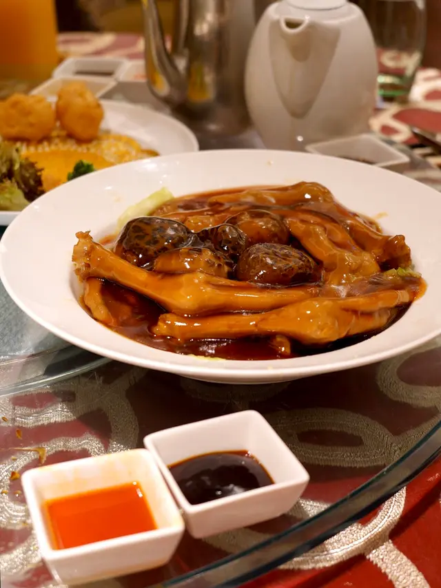 鮑魚汁花菇扣鵝掌