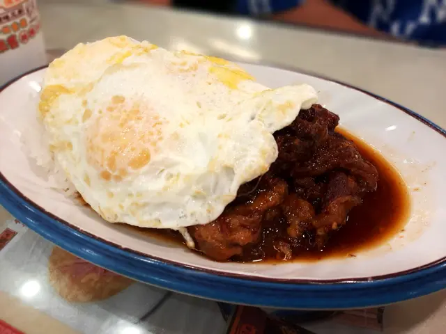 豬軟骨餐肉煎蛋飯