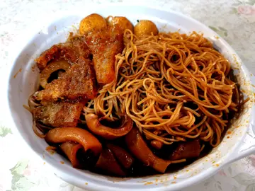 大辣魚蛋、豬皮、魷魚幼麵