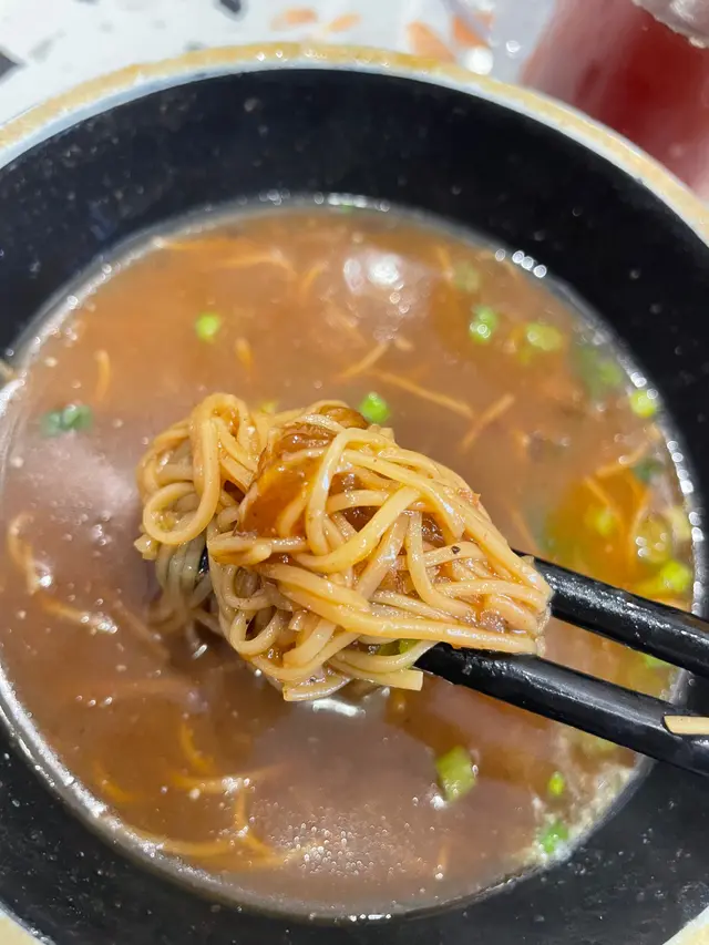湯結塊，好明顯隔夜/唔新鮮，叮一叮攞嚟俾客人，仲要好咸好重味精