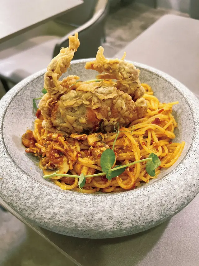 蒜香辣椒蜆肉意大利粉配軟殼蟹