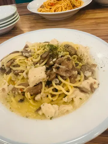 香辣忌廉野菌鸡肉意粉