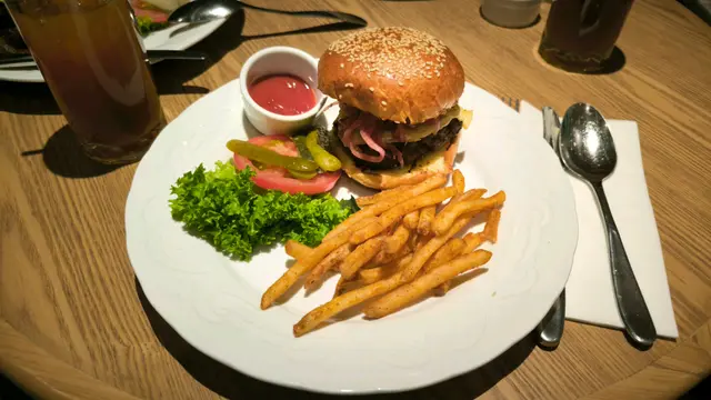 布里芝士牛肉漢堡