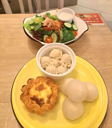 榴梿蛋挞，糯米糍，榴梿蓉，半份salad 