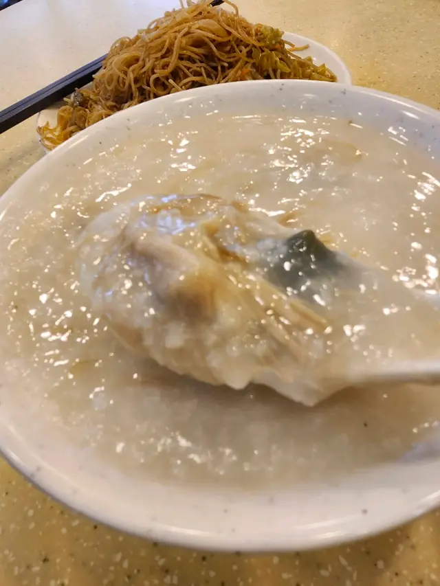 皮蛋瘦肉粥 (袖珍) $38