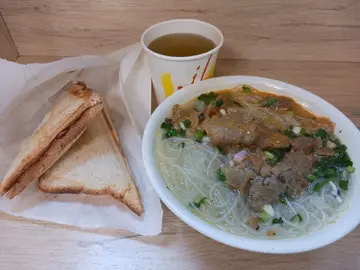 马沙文咖哩牛肉汤粉+火腿粟米芝士飞碟😋👍超抵食