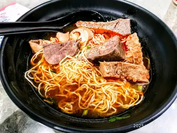 秘製牛雜幼麵加辣椒油