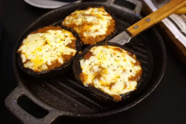 焗肉醬芝士大蘑菇