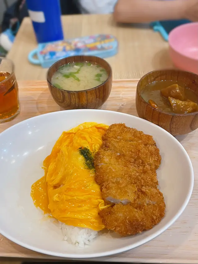 吉列豬扒蛋包飯