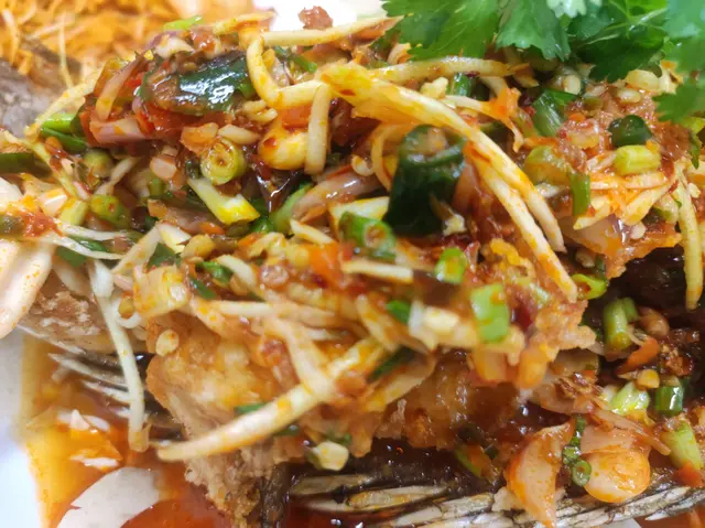 泰式香辣魚伴青芒沙律