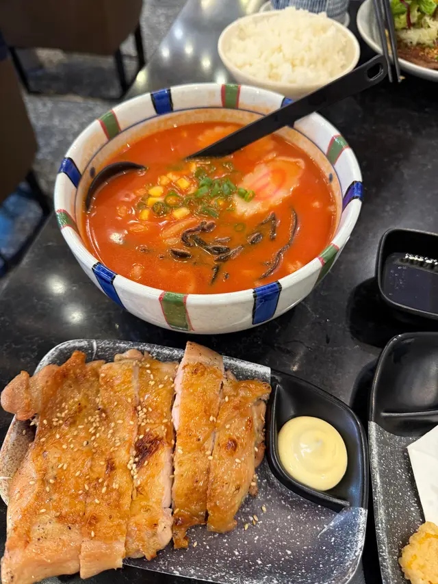 燒雞扒番茄湯烏冬