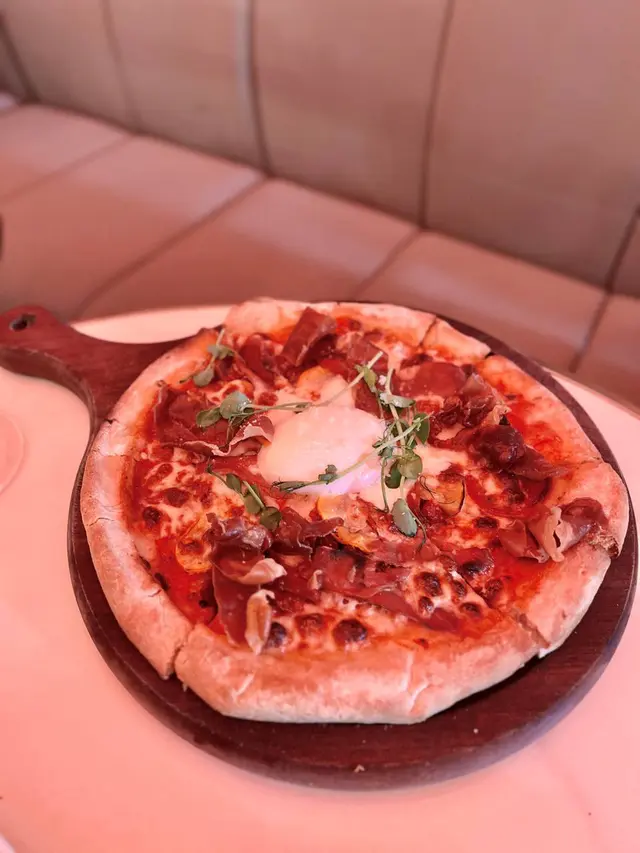 J.Moon Pizza