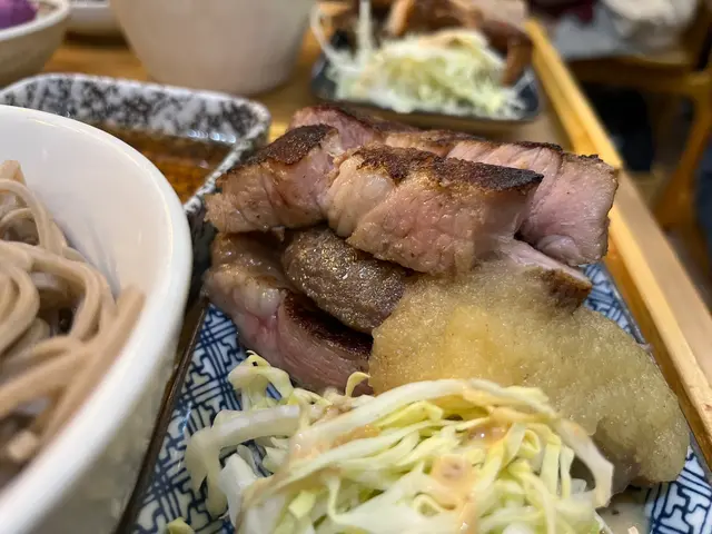 慢煮黑毛豬