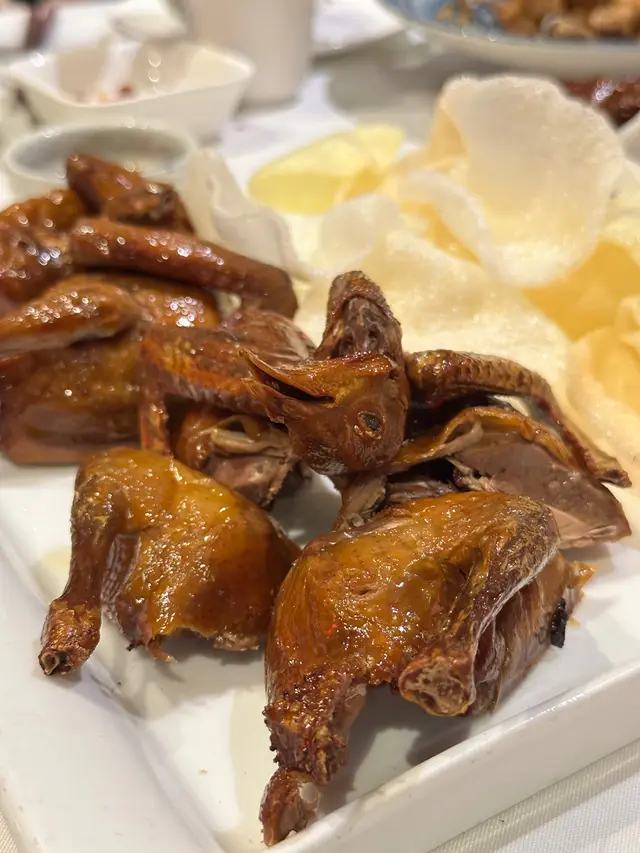 招牌紅燒乳鴿王