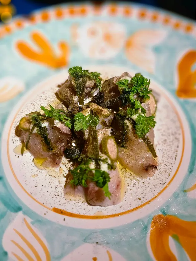 Hanachi:炭燒油甘魚、海葡萄、鯷魚醬、索倫托檸檬