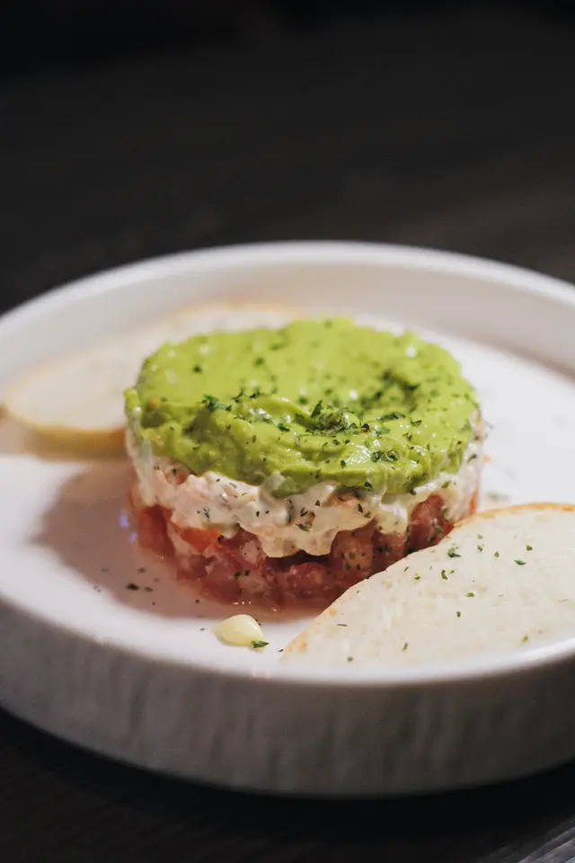 三文魚他他汁千層 