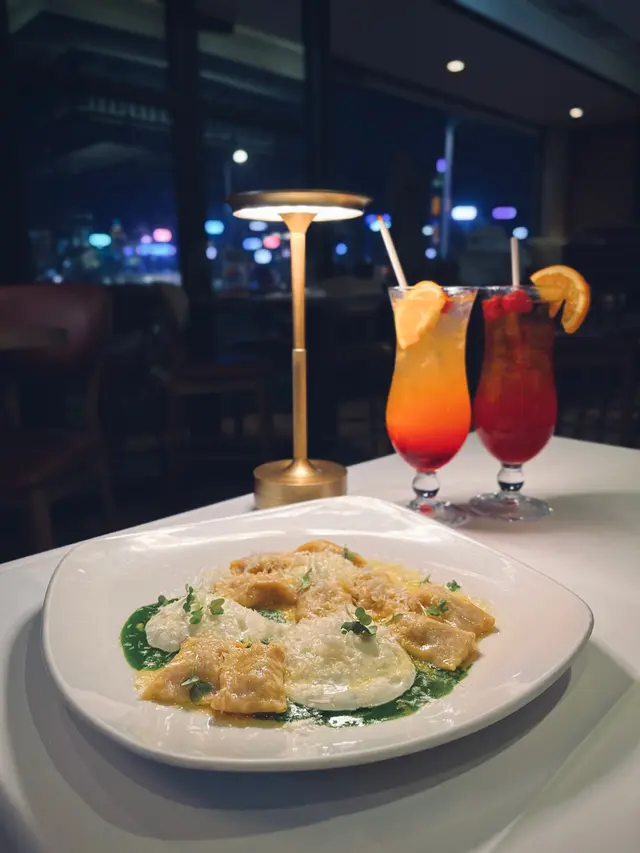 燴雞肉芝士意大利雲吞伴蕃茜醬