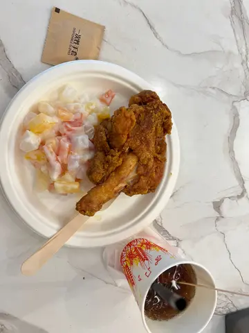 炸鸡髀沙律，柠檬茶