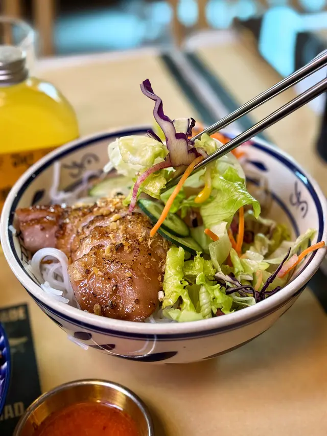 鹹檸豬頸肉撈檬 