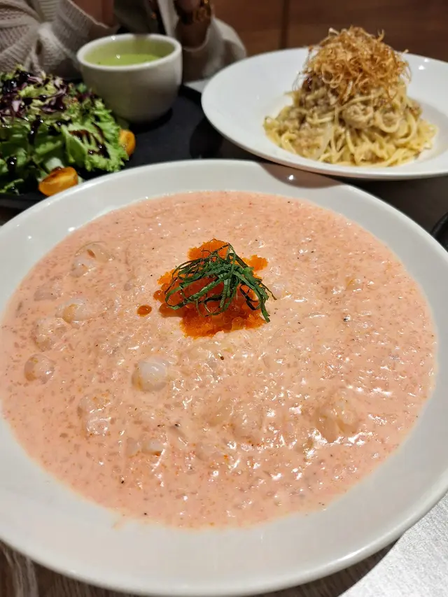 明太子忌廉蝦肉三文魚子飛魚子紫蘇燉飯