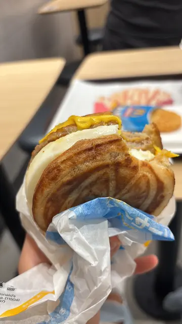 楓糖班戟豬柳蛋漢堡