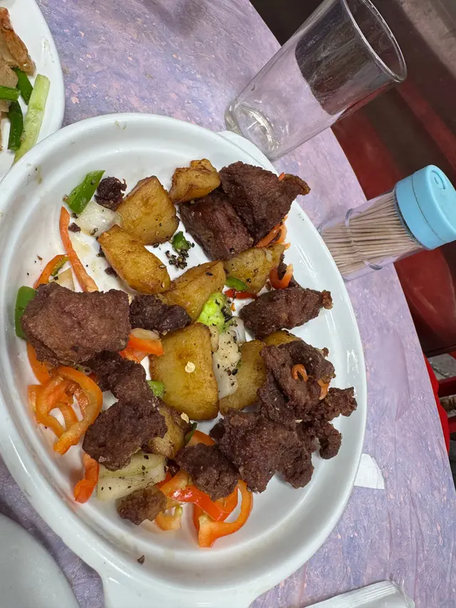 黑椒牛肉薯仔粒