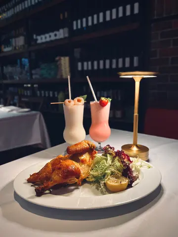 厨师烤意大利粟饲鸡