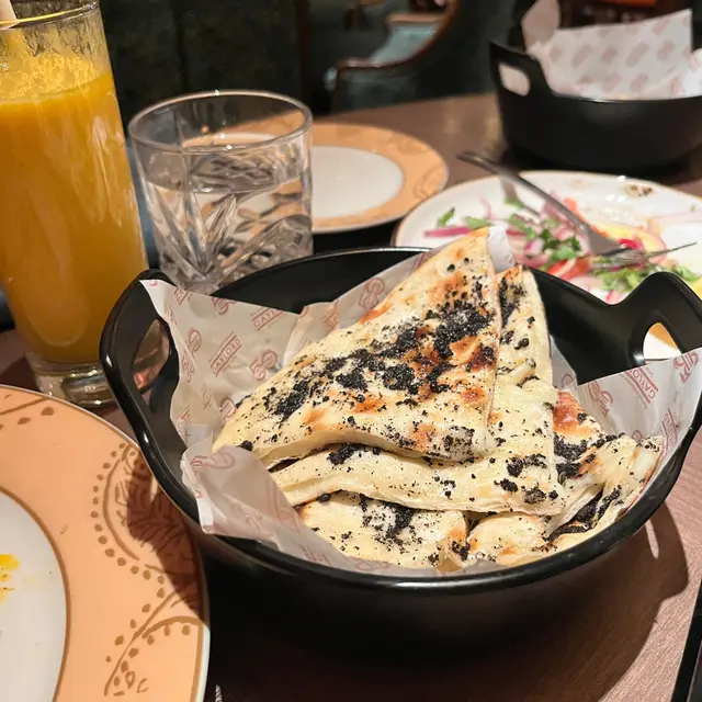 Cheese Truffle Naan 松露芝士烤餅 