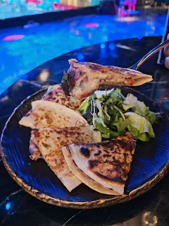 吞拿魚芝士烤薄餅