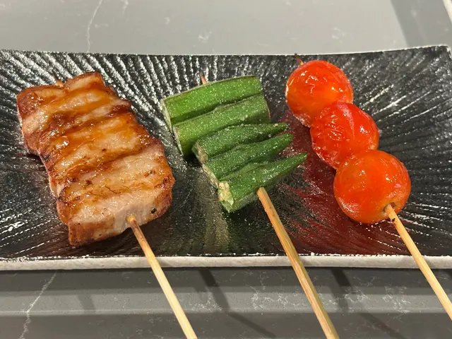 豬肉腩、秋葵、蕃茄