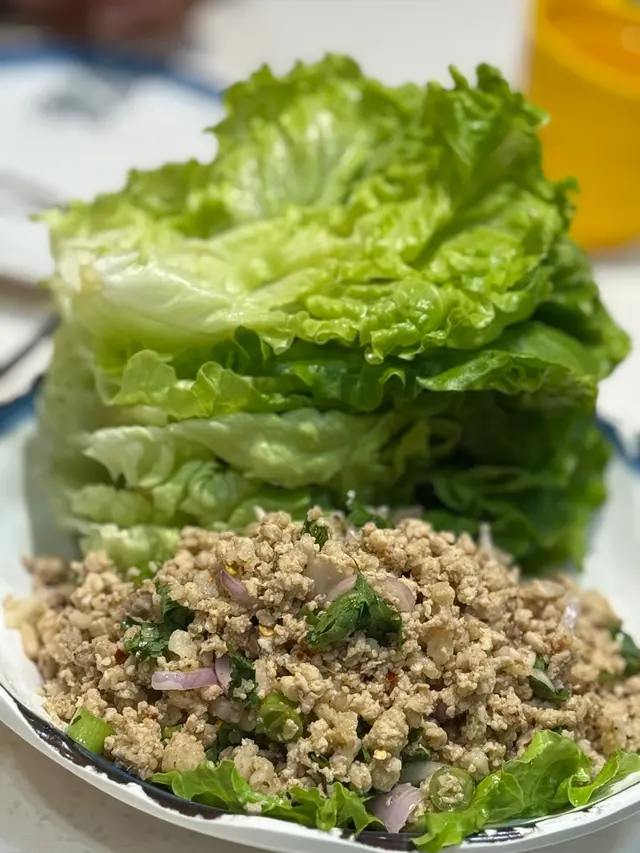 豬肉碎生菜包