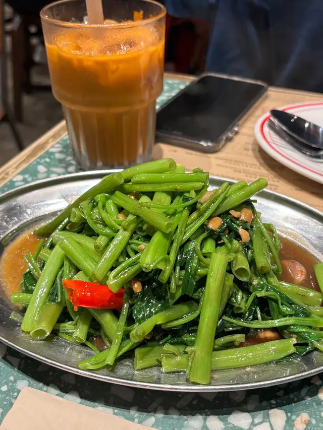👉 **7.5/10** 🥬🔥
鑊氣夠💨,通菜夠爽脆💚,少少辣吊味,蝦乾咸咸地幾好送飯🍚。普通泰國菜館都食到,都算抵食不過水準OK👌。
