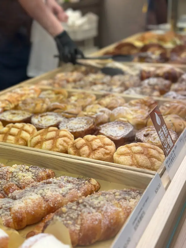 仲有好多其他款式的麵包同牛角酥
#香港美食 #FoodieLife