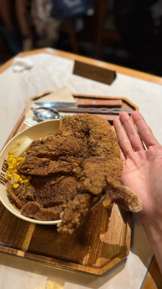 那個滷排骨便當