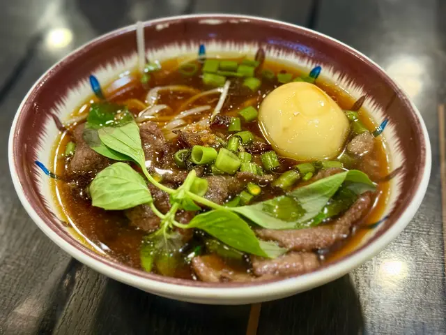 牛肉片泰式船汤金边粉