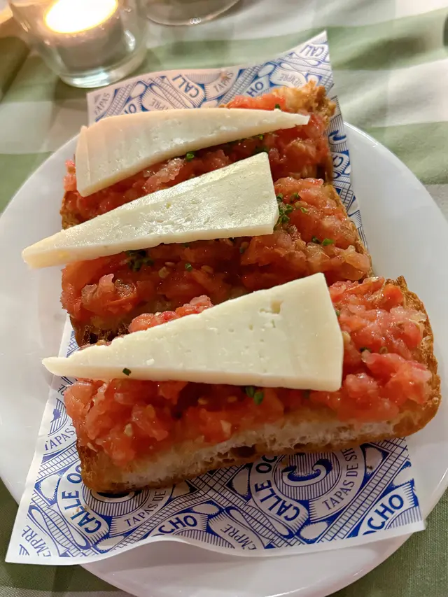 Pan con tomate
