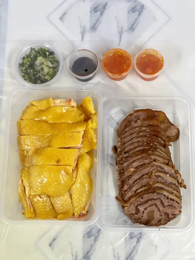 招牌脫骨海南雞 & 五香牛𦟌