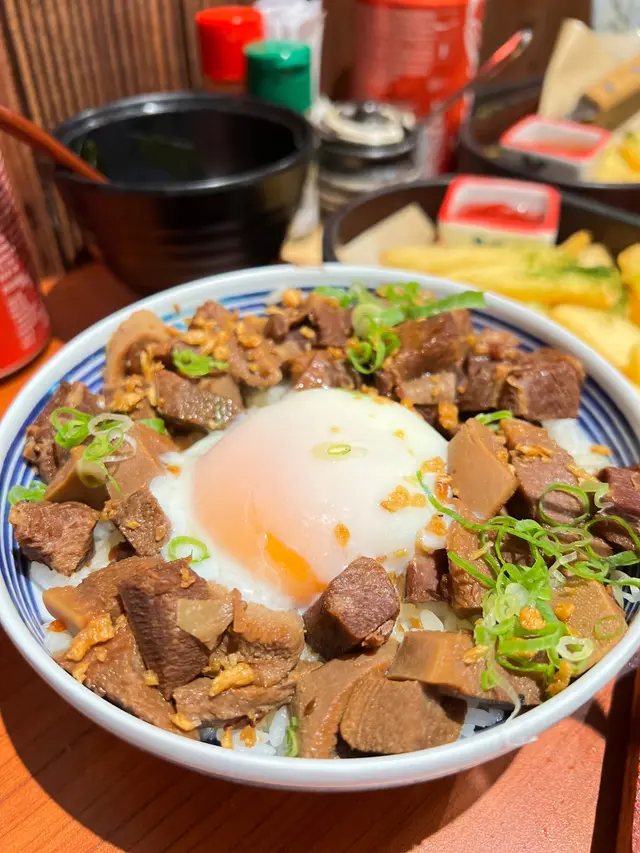 牛舌筋溫泉蛋丼