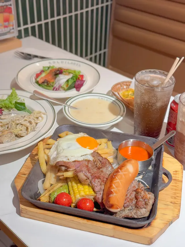 鐵板西冷牛扒配司華力腸