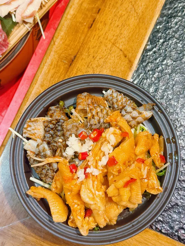 涼拌拼盤(秘製涼拌爽口魚皮/香辣無骨鳳爪)