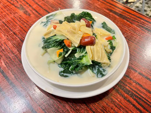 豆漿杞子鮮腐竹浸白菜仔