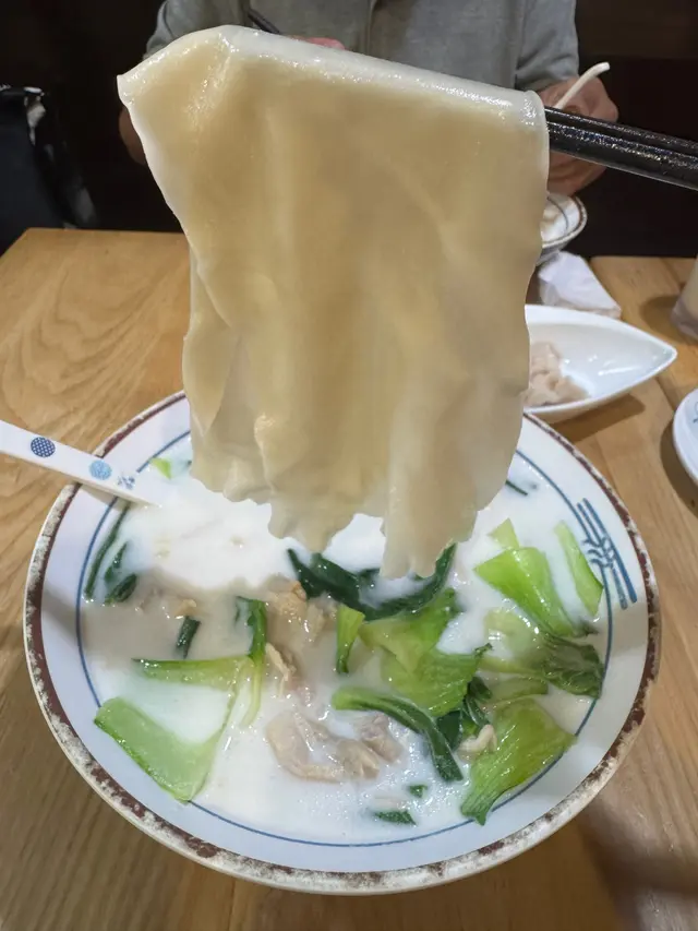 嫩雞白布湯闊麵套餐